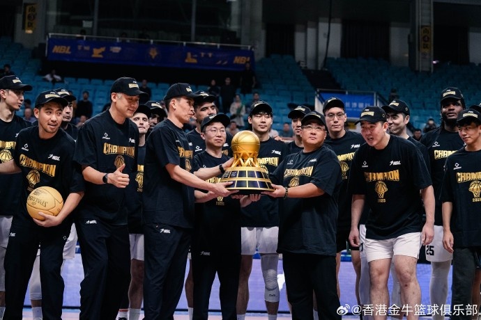 成功衛(wèi)冕，我們做到了！來看香港金牛奪冠頒獎圖集！