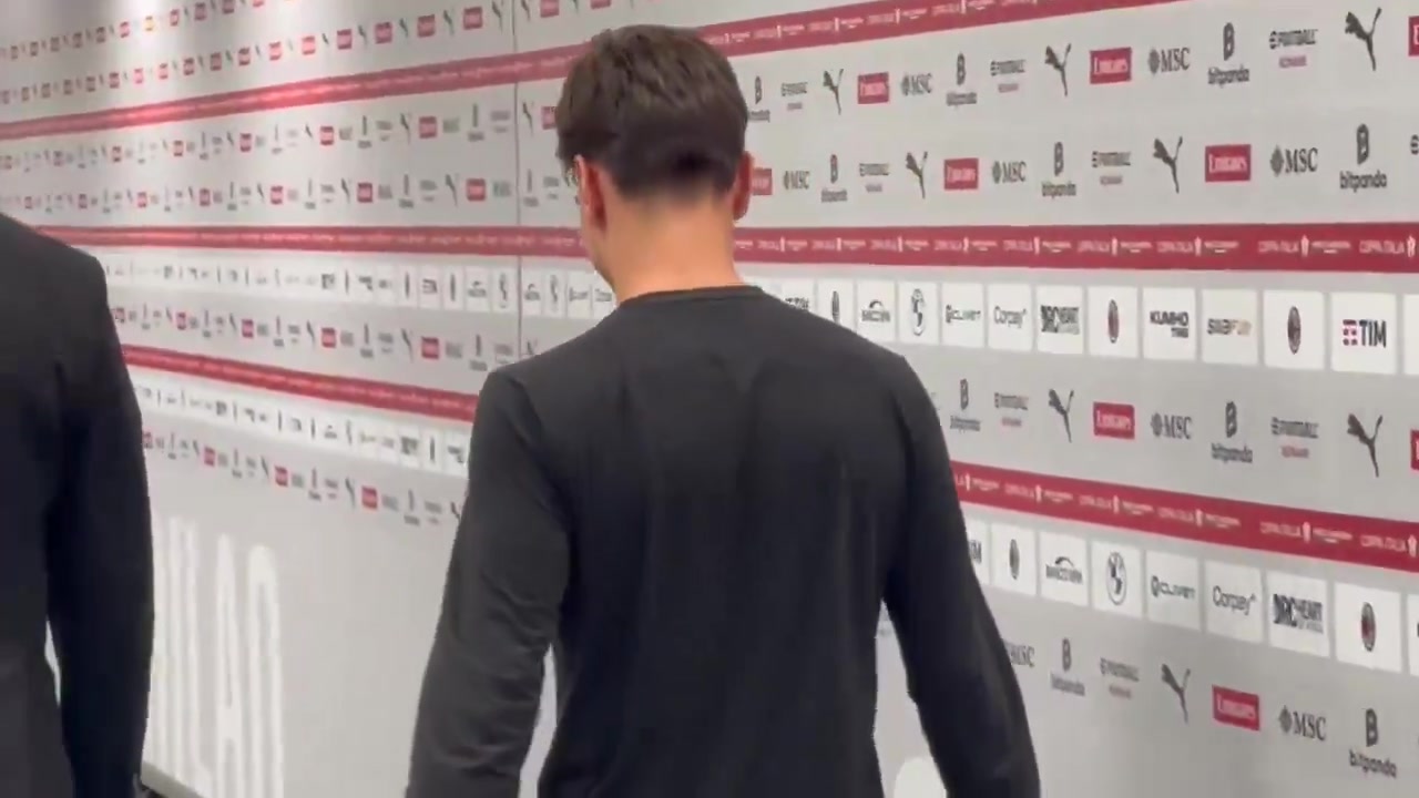 米蘭傷員亞沙里在圣西羅露面，回應(yīng)記者提問：挺好的，好多了