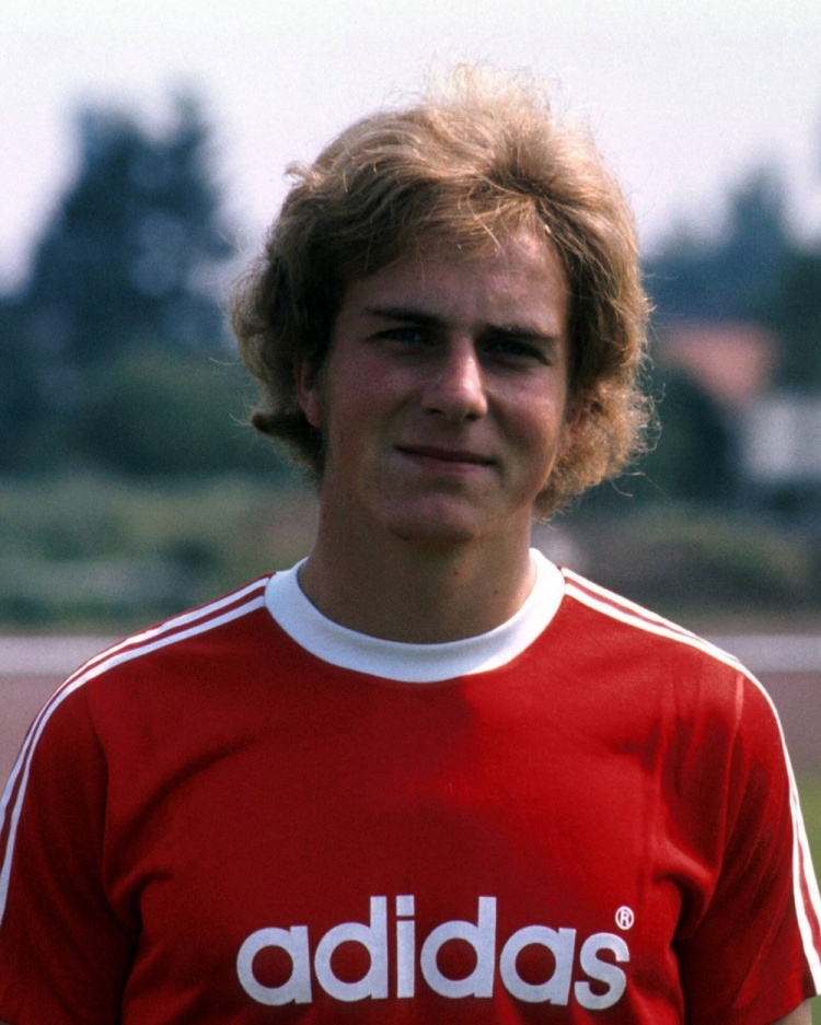 拜仁祝福魯梅尼格：俱樂部傳奇，70歲生日快樂！