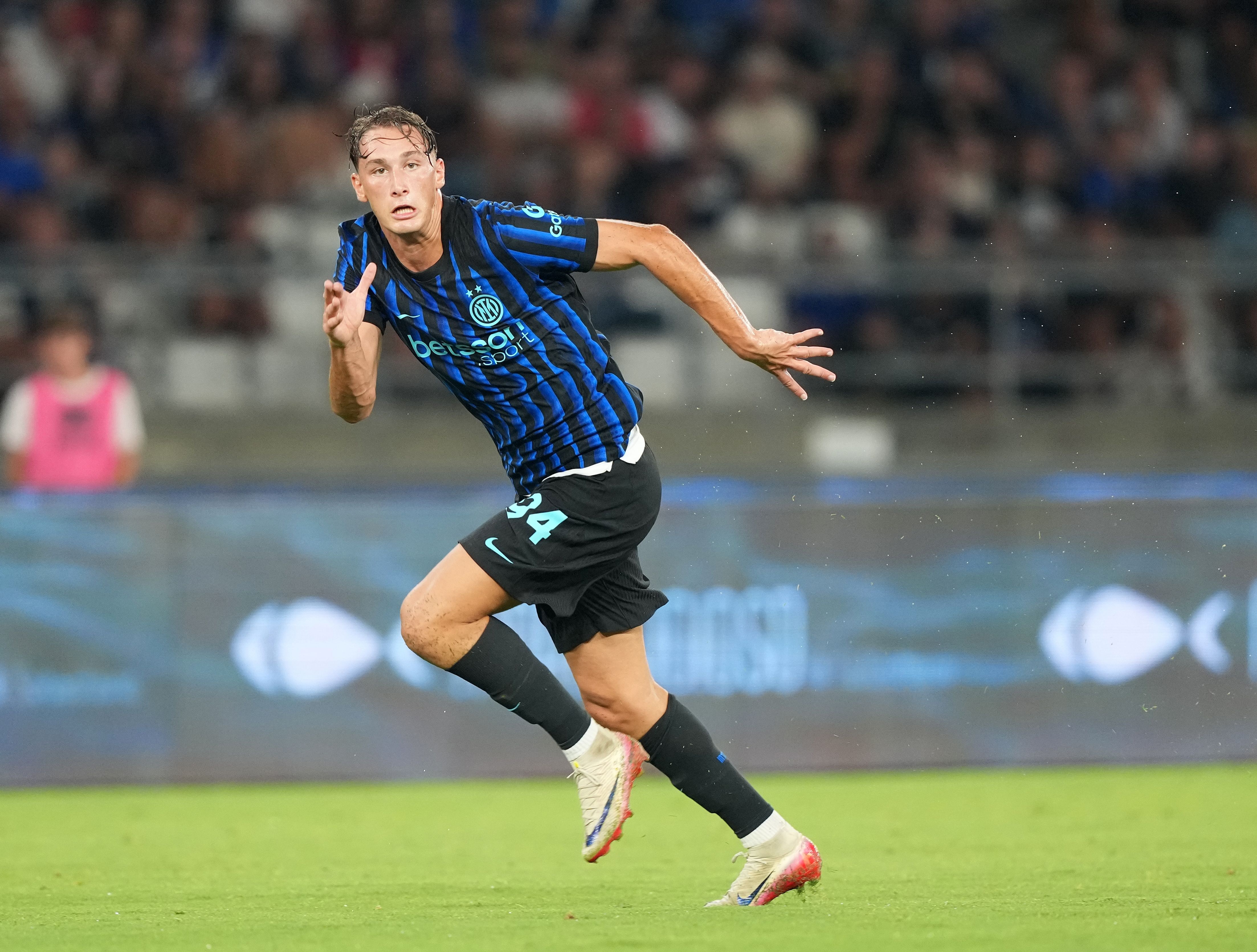 米體：F-埃斯波西托最近幾周住在國米訓(xùn)練基地，專心訓(xùn)練提高自己