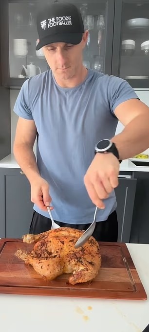 郵報(bào)：前英超球員皮尤退役后成為美食博主，分享健康食譜并教做菜
